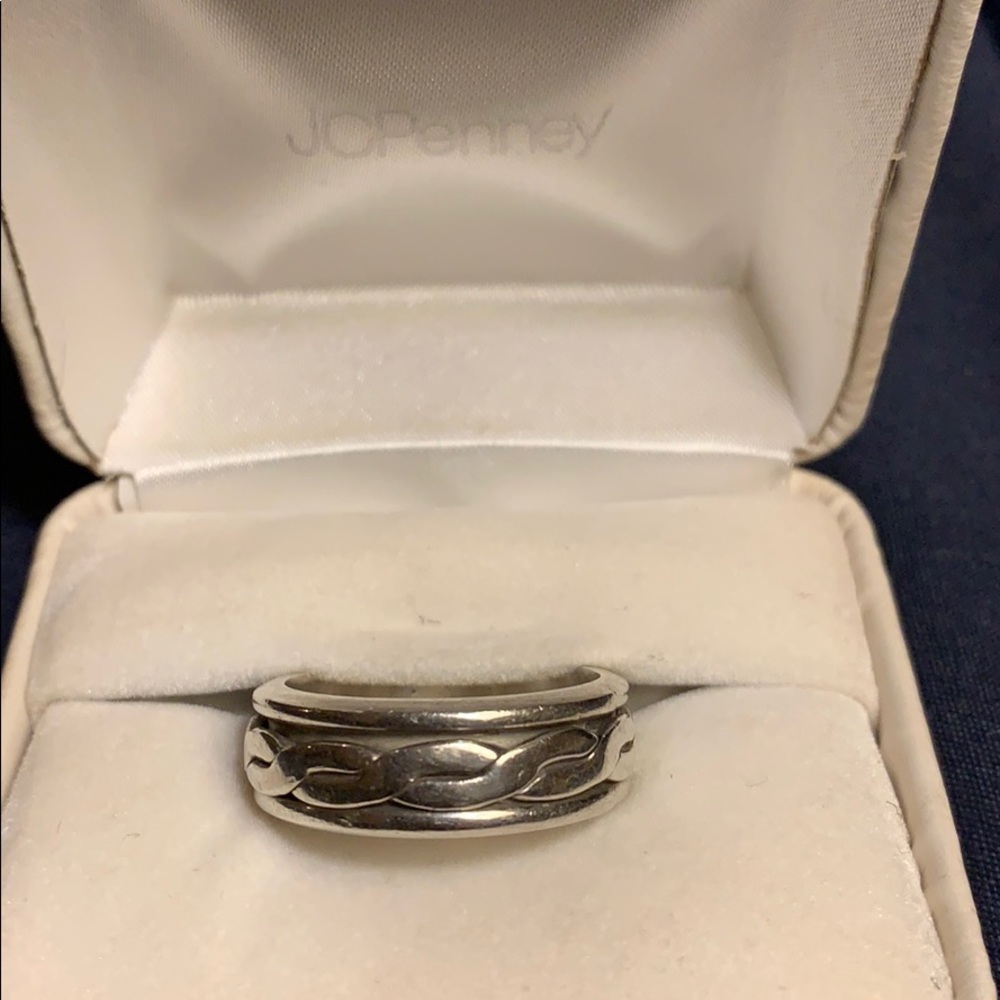 Men’s wedding ring